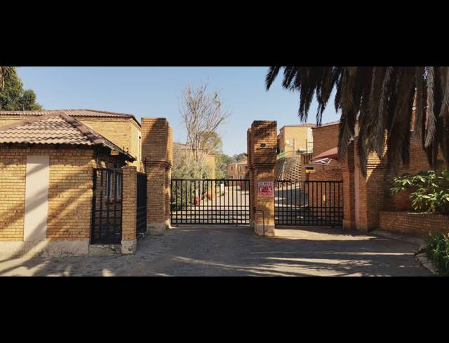 3 BEDROOM TOWNHOUSE FOR SALE IN KIBLER PARK